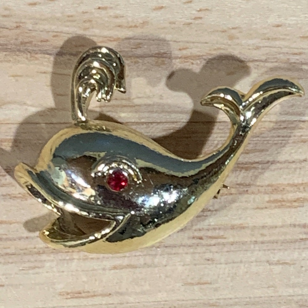 Gerry's Whale Brooch Pin Unisex OS Gold Tone Red Rhinestone Nautical Vintage